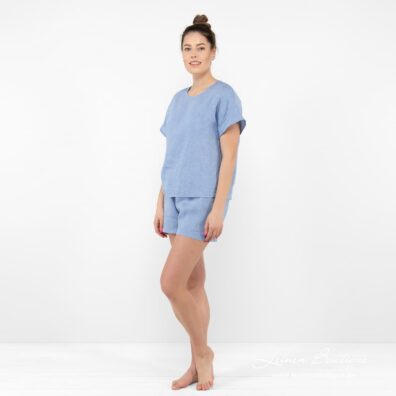 Himmelblau-blau melierte Leinenbluse als Hauskleidung