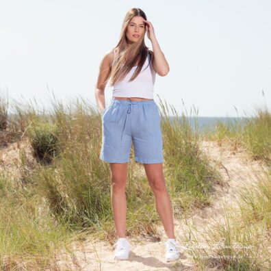DOLFI Leinenshorts blau mit Gummi und einem Band im Bund