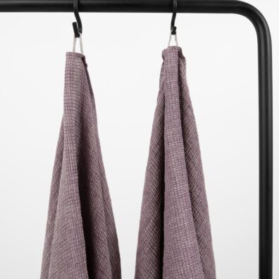Leinenhandtuch dunkelviolett-naturgrau meliert, mit einer Aufhängeschlaufe