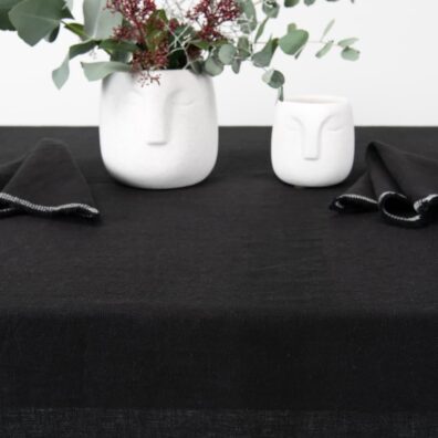ALBA Leinen-Tischdecke schwarz mit milchweißem Zierstich und Servietten mit gleicher Dekoration