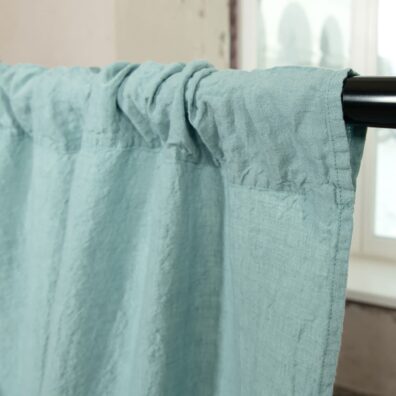 Gardine aus aquamaringrünem speziell gewaschenem Reinleinen