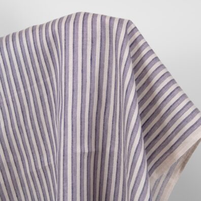 Leinenstoff mit violetten und blauen Streifen zum Nähen von Kleidung und Heimtextilien geeignet