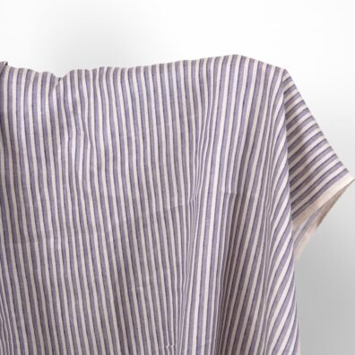 Leinenstoff mit violetten und blauen Streifen