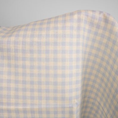 Leinenstoff mit himmelgrauen Karos ist 150cm breit