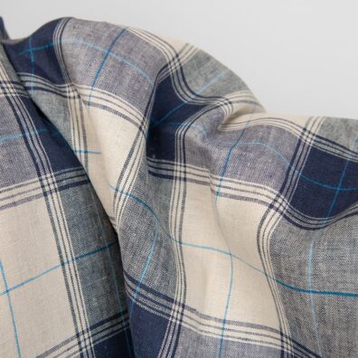 Leinenstoff mit beigen und blauen Karos ist 150cm breit