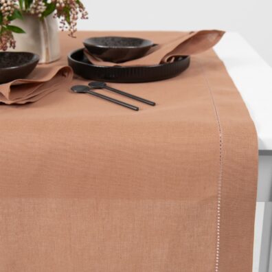 Halbleinen-Tischläufer hellbraun mit Hohlsaum an allen Kanten
