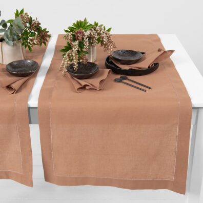 Halbleinen-Tischläufer hellbraun mit 4cm breitem Umschlagsaum und Hohlsaum