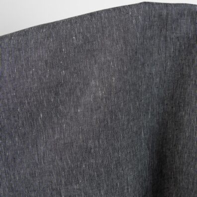 Schwarzer Leinenstoff mit weißen Streifen 150cm breit