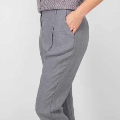 Leinenhose dunkelgrau mit feinen Falten vorne, Taschen