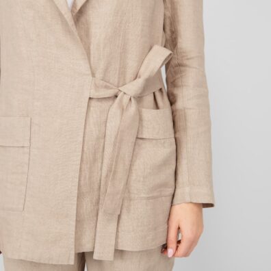 Leinenjacke taupe mit breitem Bindegürtel an der linken Seite