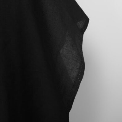 Halbleinen in Schwarz zum Nähen von Kleidung und Heimtextilien