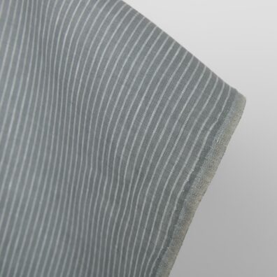 Leinenstoff taubenblau-weiß gestreift, zum Nähen von Kleidung und Heimtextilien geeignet