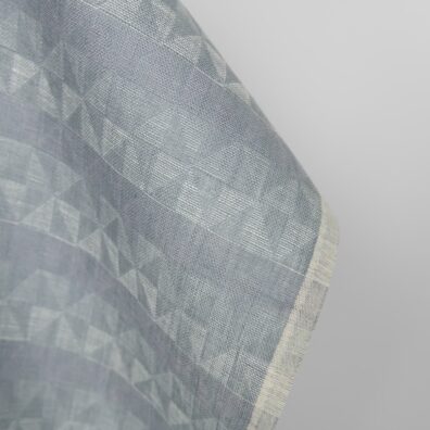 Leinenstoff grau-lila mit geometrischem Muster, 150cm breit, Meterware