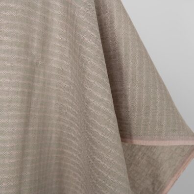 Leinenstoff mit lilagrünem Diamantmuster ist leicht, dicht, reißfest, mitteldick