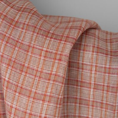 Leinenstoff mit orange Karos zum Nähen von Kleidung und Heimtextilien geeignet
