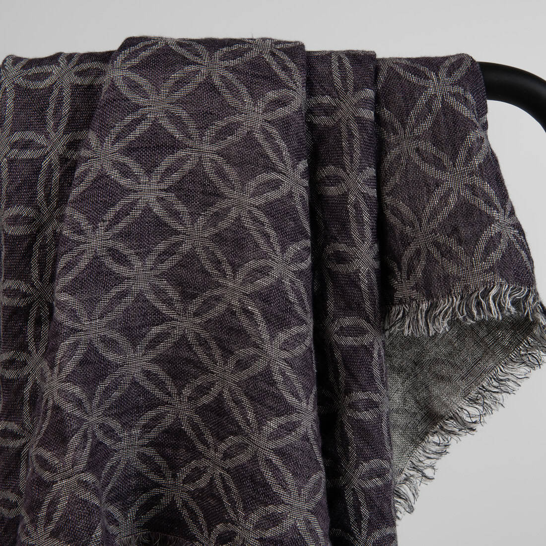 Leinentuch violett mit 2cm Zupffransen