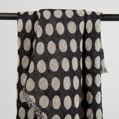 Leinentuch schwarz-naturgrau, zweischichtiger Jacquard mit Punkten-Muster