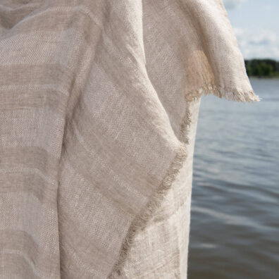 ISLA Leinenstrandtuch beige gestreift, mit Fransen an den kurzen Kanten