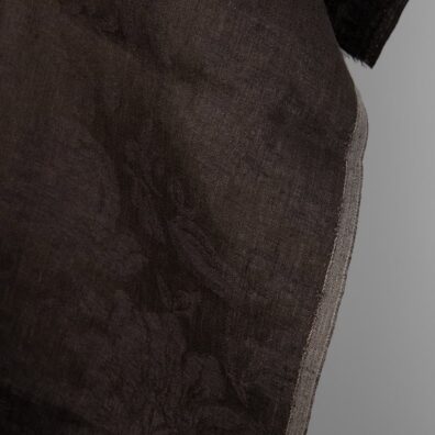 Dunkelbrauner geblümter reinleinen Jacquard ist zum Nähen von Kleidung und Heimtextilien geeignet