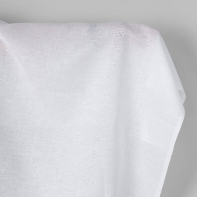 Schneeweißes Halbleinen mit transparenten Karos