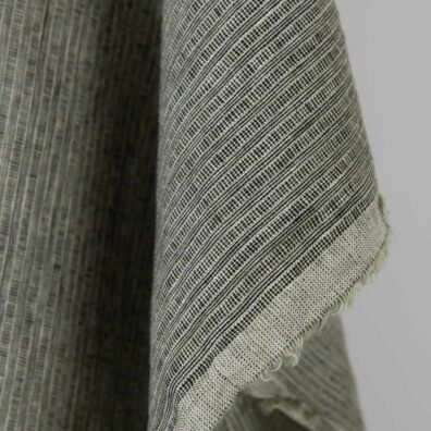 Leinenstoff grünlich-schwarz gemustert gestreift gewaschen zum Nähen von Kleidung und Heimtextilien geeignet