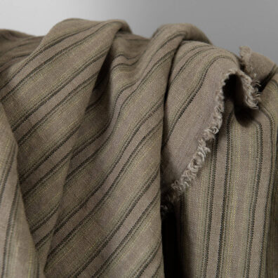 Leinenstoff dunkelbeige-grün gestreift gewaschen, zum Nähen von Kleidung und Heimtextilien geeignet