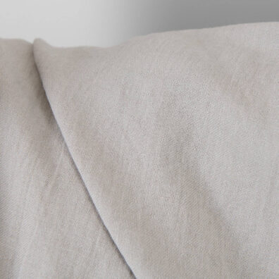 Halbleinen hellgrau meliert gewaschen ist zum Nähen von Kleidung und Heimtextilien passend