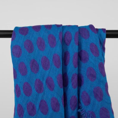Leinentuch lichtblau mit blauviolettem Punkten-Muster