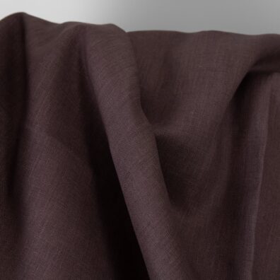 Leinenstoff mattbraun ist zum Nähen von Kleidung und Heimtextilien geeignet