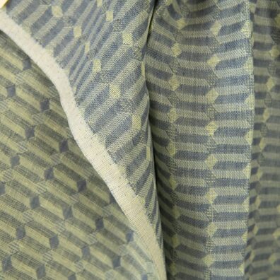 Leinenstoff grau-hellgelb gemustert ist zum Nähen von Kleidung und Heimtextilien geeignet