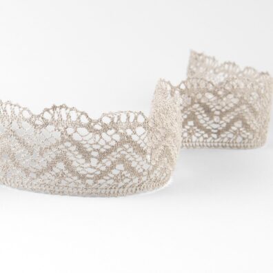 Leinenspitze naturgrau (bräunlichgrau) mit Zickzackmuster