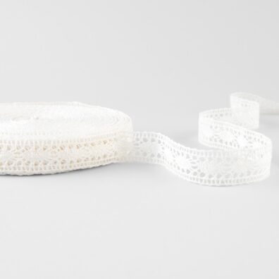 Leinenspitze milchweiß Nr. 96