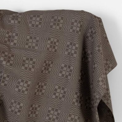 Leinen-Baumwollstoff mit braunen und beigen Karos