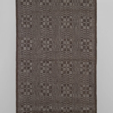 Schmaler Leinenstoff mit braunen und naturfarbenen Karos