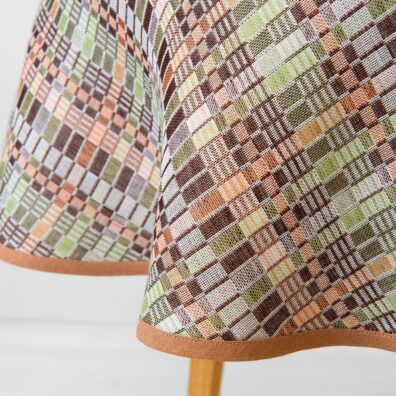 Runde Tischdecke aus Leinen-Baumwollmischung mit braun-grünem Karomuster