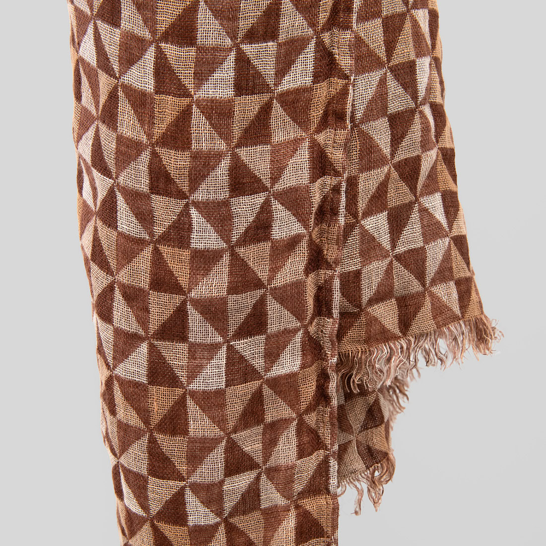 MOLI Schal braun, Jacquard mit geometrischem Muster